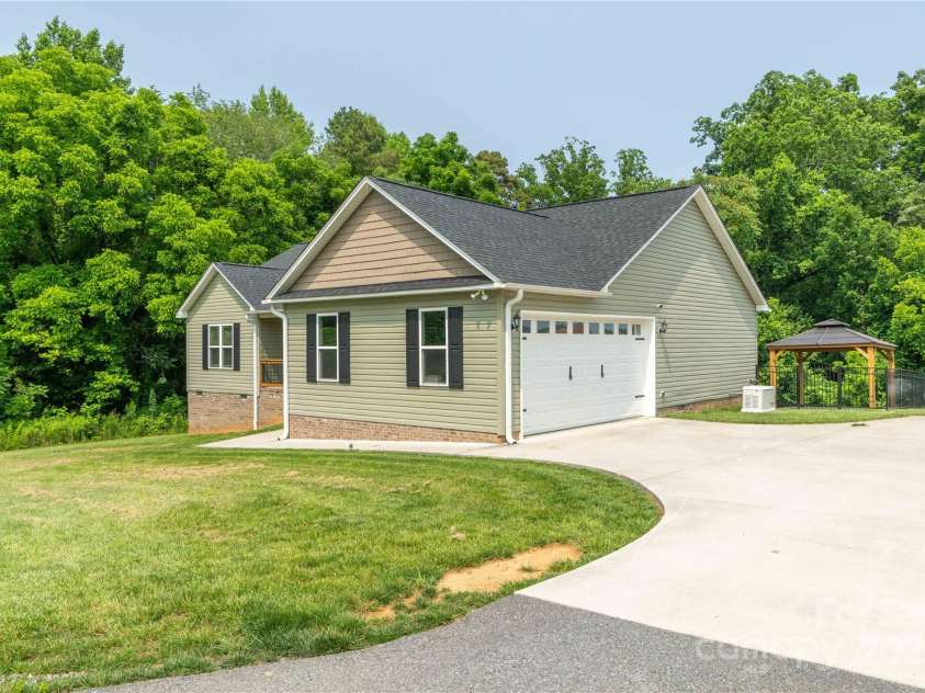 198 Anita Lane, Lexington, NC 27295.  MLS# CAR4267755, YatesRealty ID 30572. 