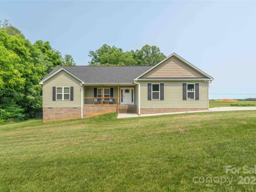 198 Anita Lane, Lexington, NC 27295.  MLS# CAR4267755, YatesRealty ID 30572. 