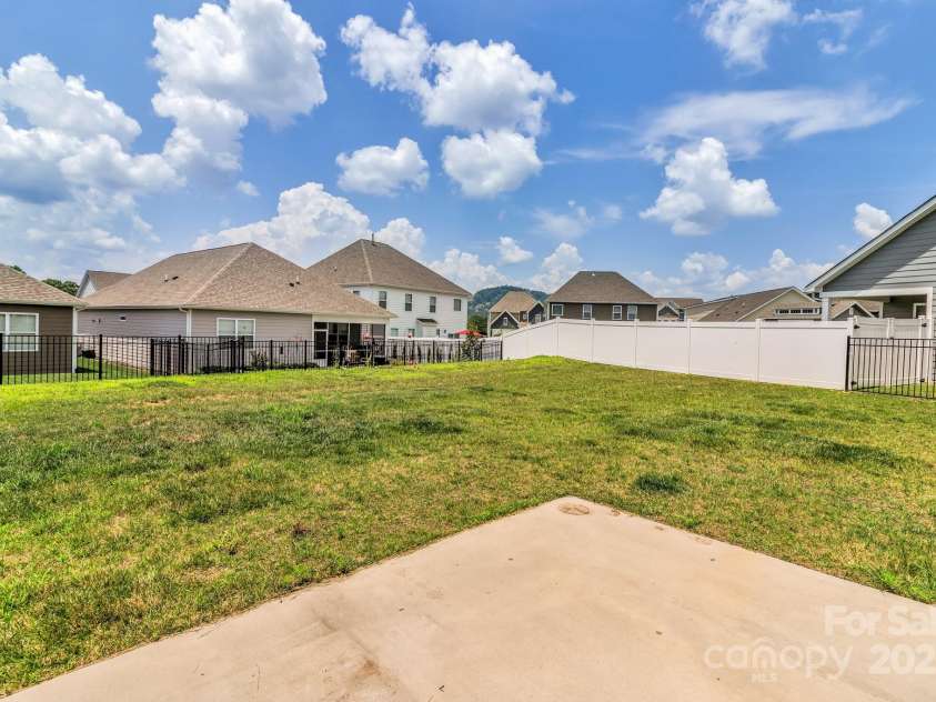 59 Thornberry Road, Hendersonville, NC 28792.  MLS# CAR4278658, YatesRealty ID 30573. 