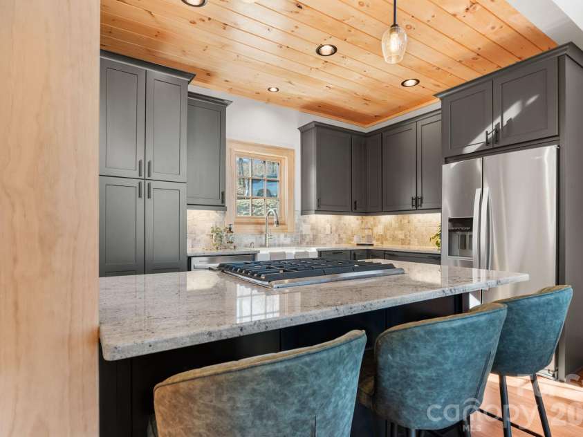 171 Pleasant View Drive, Vilas, NC 28692.  MLS# CAR4393699, YatesRealty ID 30574. 