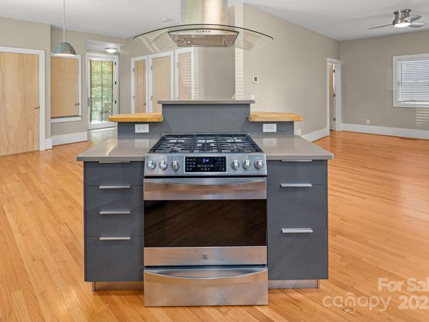 50 Greeley Street, Asheville, NC 28806.  MLS# CAR4278819, YatesRealty ID 30574. Kitchen