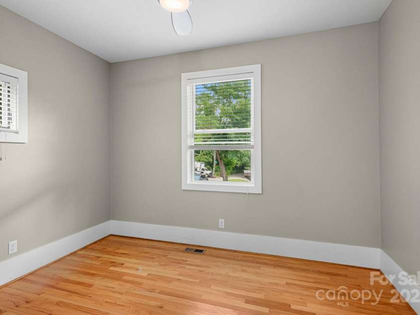 50 Greeley Street, Asheville, NC 28806.  MLS# CAR4278819, YatesRealty ID 30574. Main floor bedroom