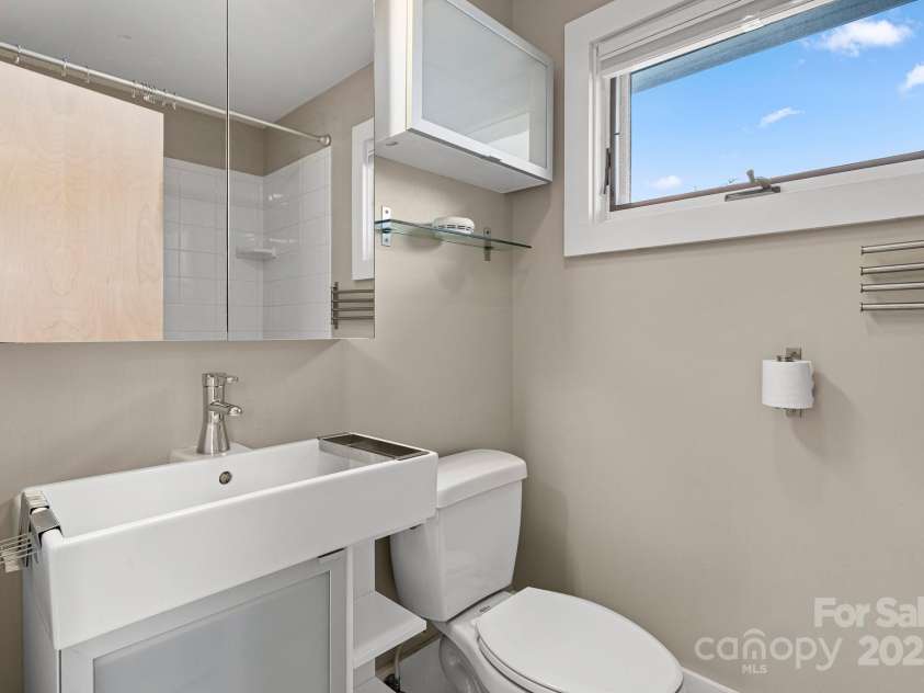 50 Greeley Street, Asheville, NC 28806.  MLS# CAR4278819, YatesRealty ID 30574. Upper bedroom full bathroom