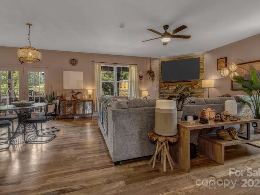 18 Glen Coe Drive, Fletcher, NC 28732.  MLS# CAR4281514, YatesRealty ID 30576. 