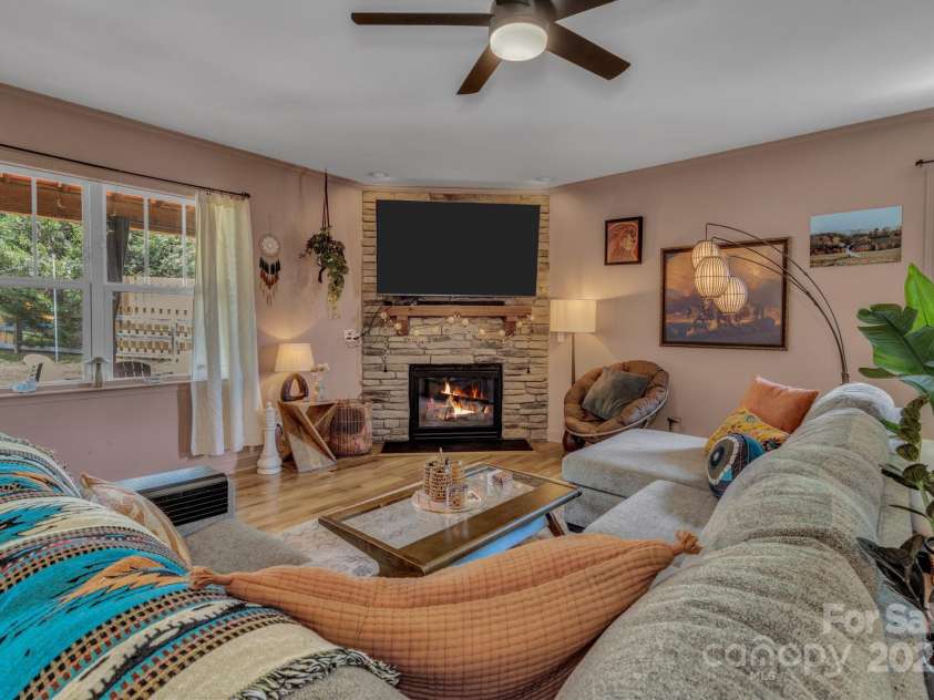 18 Glen Coe Drive, Fletcher, NC 28732.  MLS# CAR4281514, YatesRealty ID 30576. 