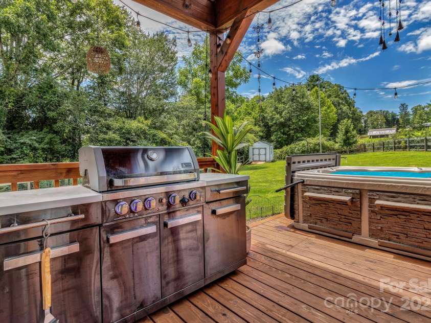 18 Glen Coe Drive, Fletcher, NC 28732.  MLS# CAR4281514, YatesRealty ID 30576. 