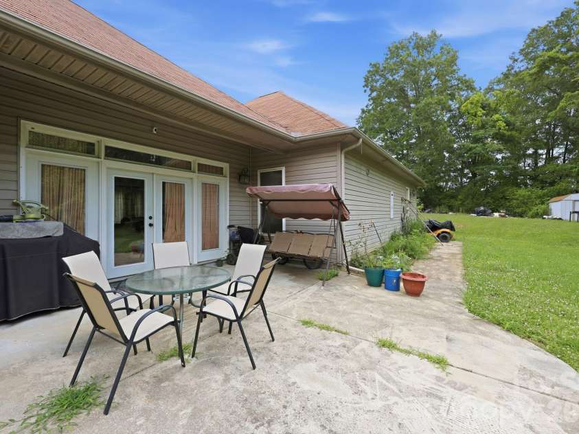 1803 Wilton Gate Drive, Charlotte, NC 28262.  MLS# CAR4393756, YatesRealty ID 30577. 