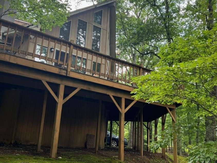 160 Windswept Ridge Road, Franklin, NC 28734.  MLS# CAR4289286, YatesRealty ID 30579. 