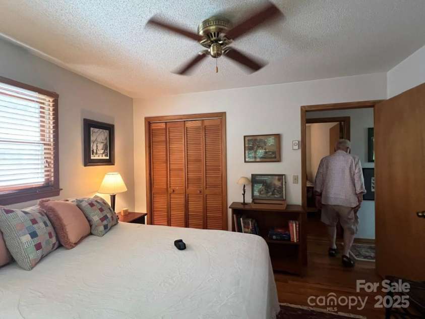 160 Windswept Ridge Road, Franklin, NC 28734.  MLS# CAR4289286, YatesRealty ID 30579. 