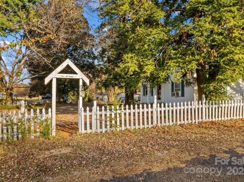 131 Loop Street, Mocksville, NC 27028.  MLS# CAR4325001, YatesRealty ID 3058. 