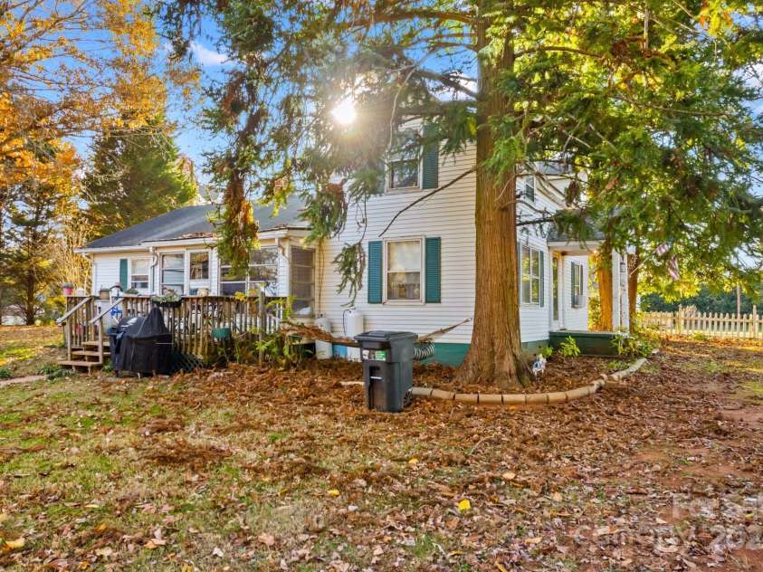 131 Loop Street, Mocksville, NC 27028.  MLS# CAR4325001, YatesRealty ID 3058. 