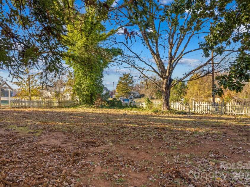 131 Loop Street, Mocksville, NC 27028.  MLS# CAR4325001, YatesRealty ID 3058. 