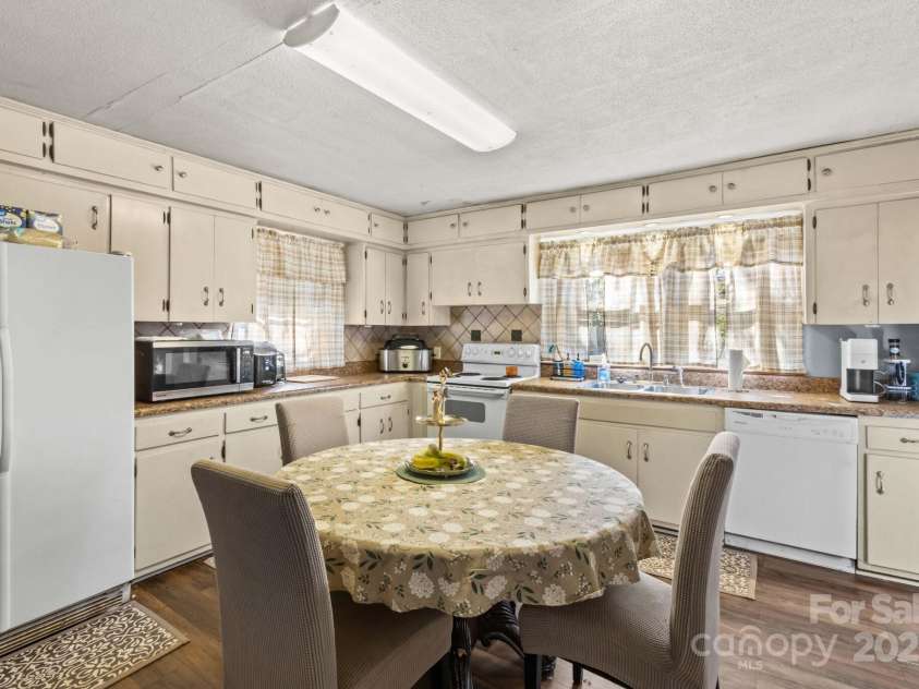 131 Loop Street, Mocksville, NC 27028.  MLS# CAR4325001, YatesRealty ID 3058. 