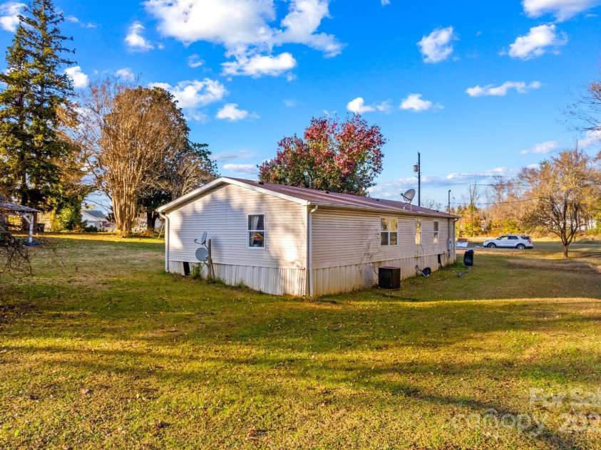 131 Loop Street, Mocksville, NC 27028.  MLS# CAR4325001, YatesRealty ID 3058. 