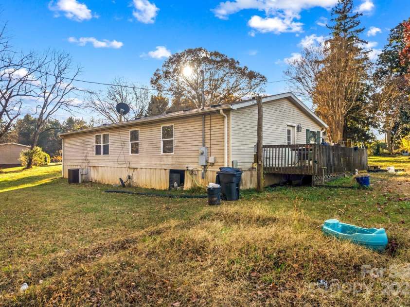 131 Loop Street, Mocksville, NC 27028.  MLS# CAR4325001, YatesRealty ID 3058. 