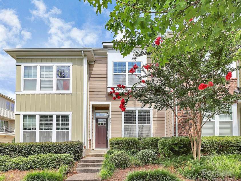 2564 Tranquil Oak Place, Charlotte, NC 28206.  MLS# CAR4289539, YatesRealty ID 30580. 