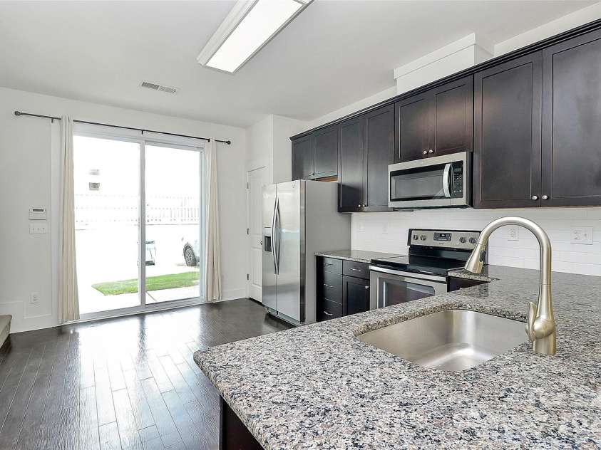 2564 Tranquil Oak Place, Charlotte, NC 28206.  MLS# CAR4289539, YatesRealty ID 30580. 