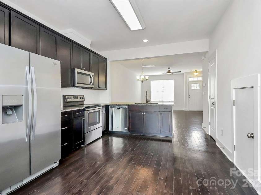 2564 Tranquil Oak Place, Charlotte, NC 28206.  MLS# CAR4289539, YatesRealty ID 30580. 