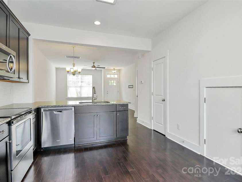 2564 Tranquil Oak Place, Charlotte, NC 28206.  MLS# CAR4289539, YatesRealty ID 30580. 
