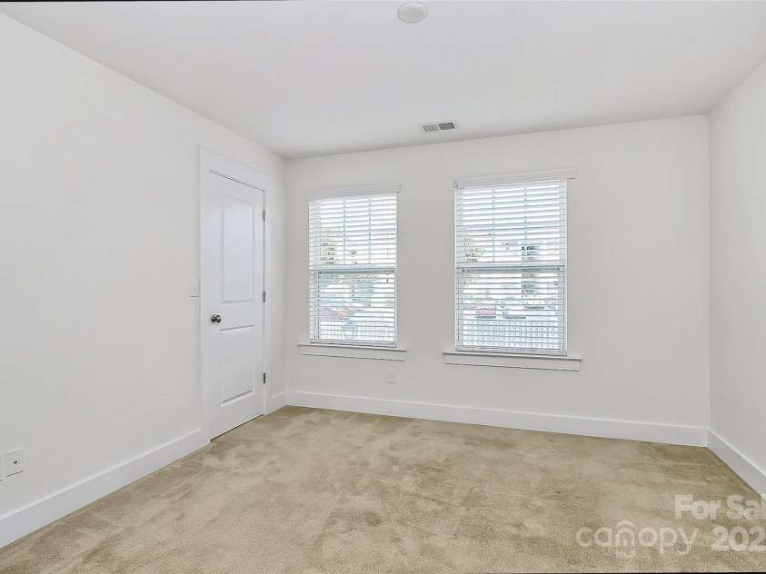 2564 Tranquil Oak Place, Charlotte, NC 28206.  MLS# CAR4289539, YatesRealty ID 30580. 