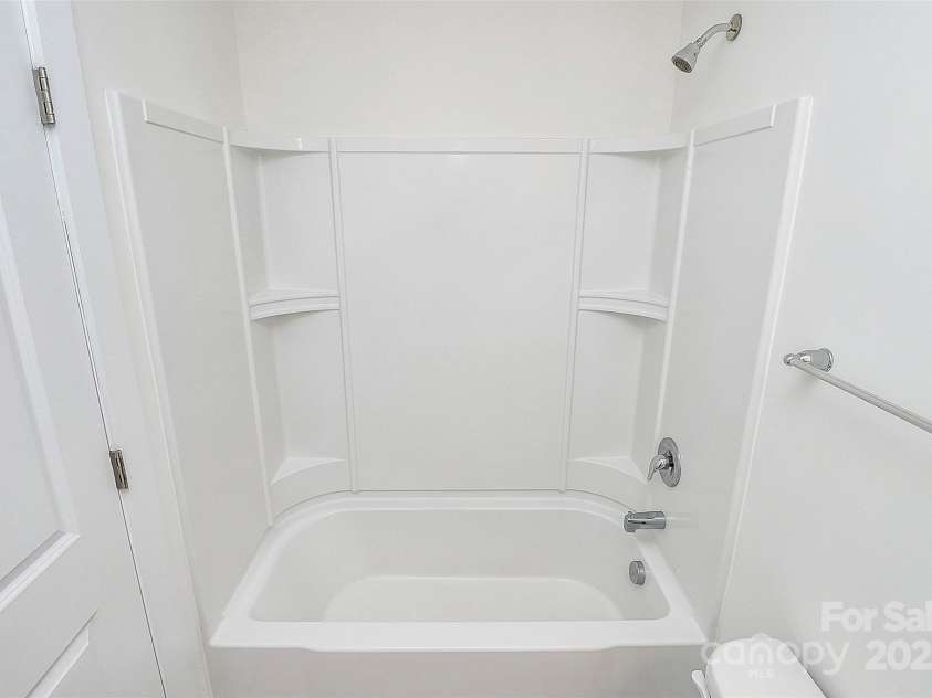 2564 Tranquil Oak Place, Charlotte, NC 28206.  MLS# CAR4289539, YatesRealty ID 30580. 