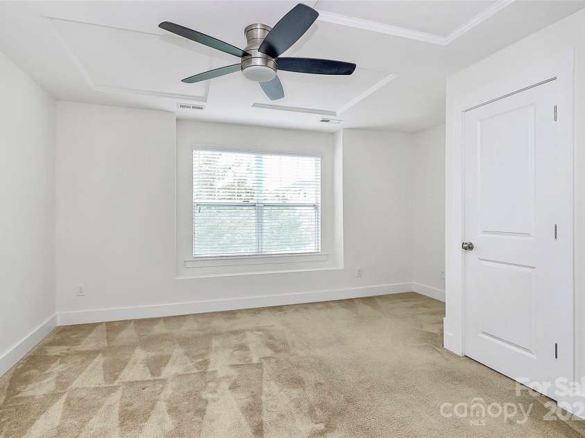 2564 Tranquil Oak Place, Charlotte, NC 28206.  MLS# CAR4289539, YatesRealty ID 30580. 