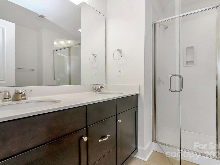 2564 Tranquil Oak Place, Charlotte, NC 28206.  MLS# CAR4289539, YatesRealty ID 30580. 