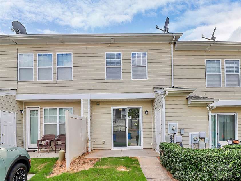 2564 Tranquil Oak Place, Charlotte, NC 28206.  MLS# CAR4289539, YatesRealty ID 30580. 