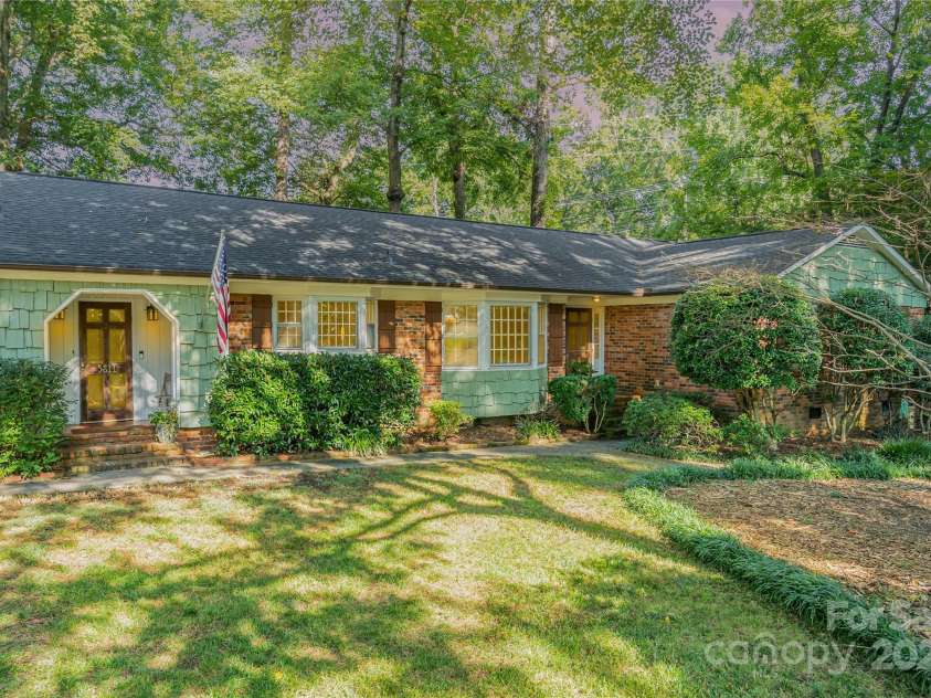 5811 Doncaster Drive, Charlotte, NC 28211.  MLS# CAR4281754, YatesRealty ID 30581. Welcome to the Enchanted cottage