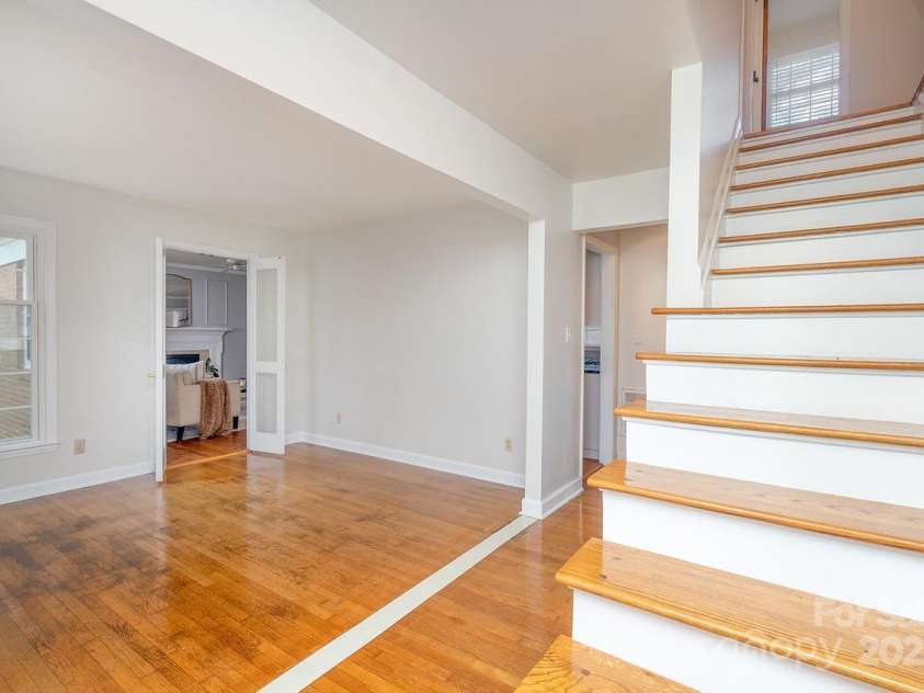 1240 Worcaster Place, Charlotte, NC 28211.  MLS# CAR4289745, YatesRealty ID 30582. 