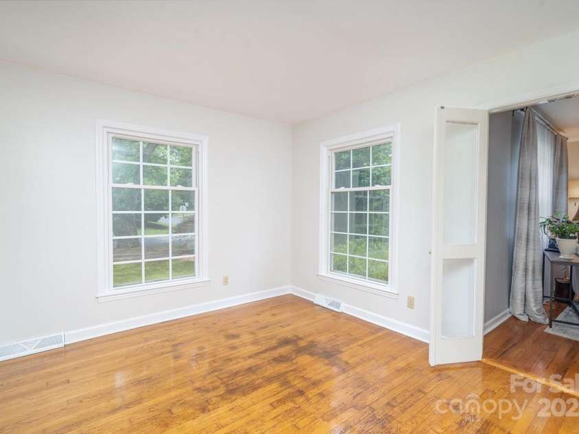 1240 Worcaster Place, Charlotte, NC 28211.  MLS# CAR4289745, YatesRealty ID 30582. 