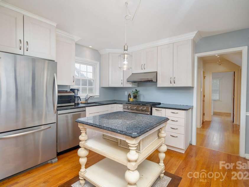 1240 Worcaster Place, Charlotte, NC 28211.  MLS# CAR4289745, YatesRealty ID 30582. 