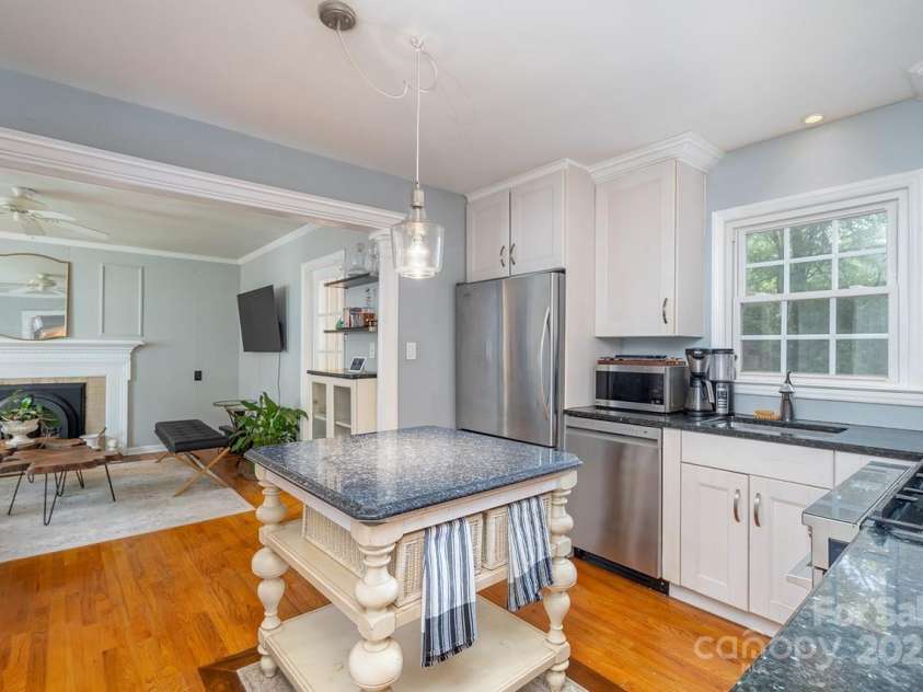 1240 Worcaster Place, Charlotte, NC 28211.  MLS# CAR4289745, YatesRealty ID 30582. 