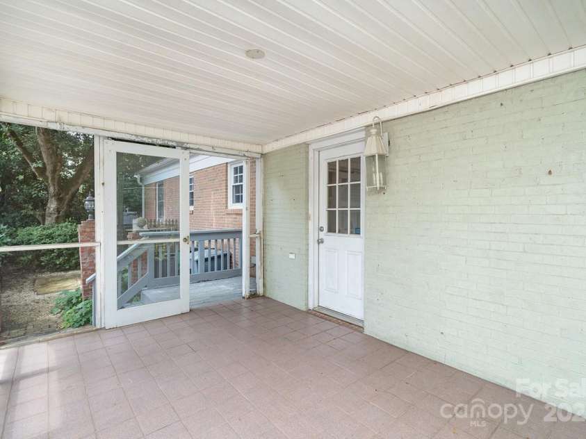 1240 Worcaster Place, Charlotte, NC 28211.  MLS# CAR4289745, YatesRealty ID 30582. 