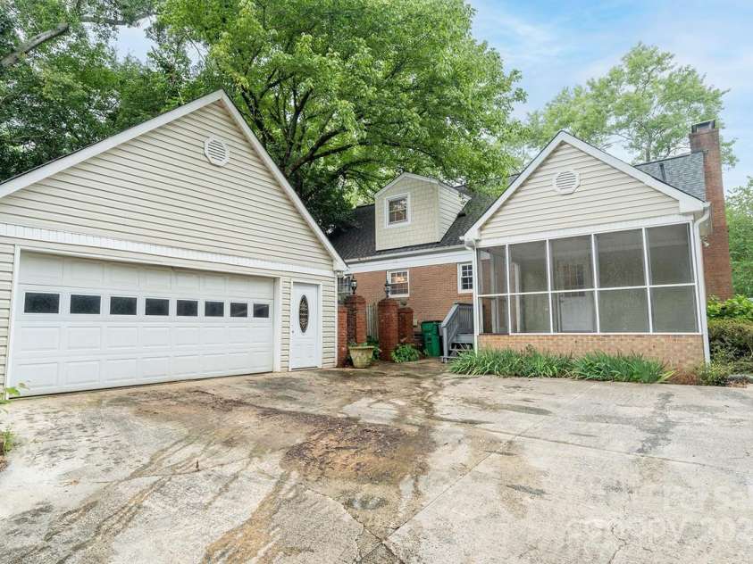 1240 Worcaster Place, Charlotte, NC 28211.  MLS# CAR4289745, YatesRealty ID 30582. 