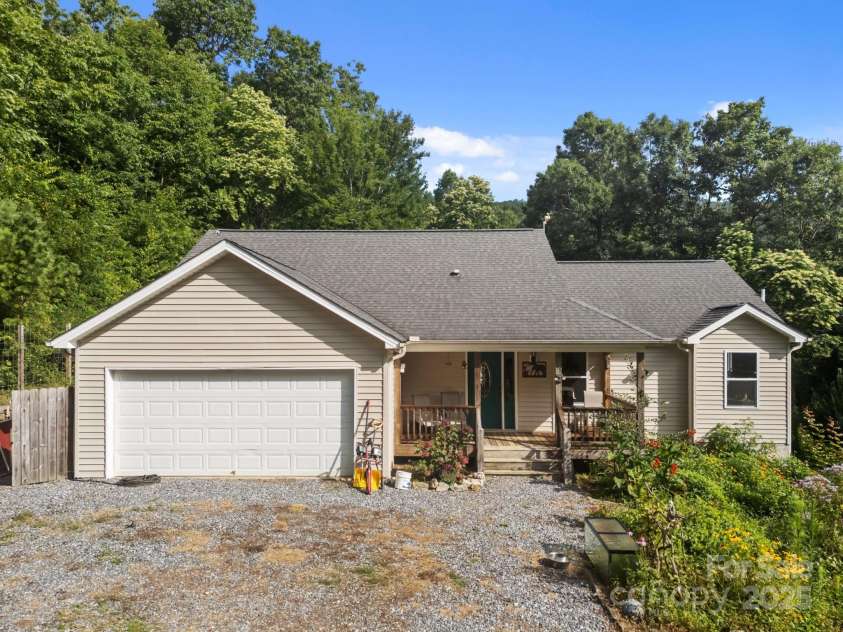 55 Pine Bluff Road, Black Mountain, NC 28792.  MLS# CAR4289403, YatesRealty ID 30583. 