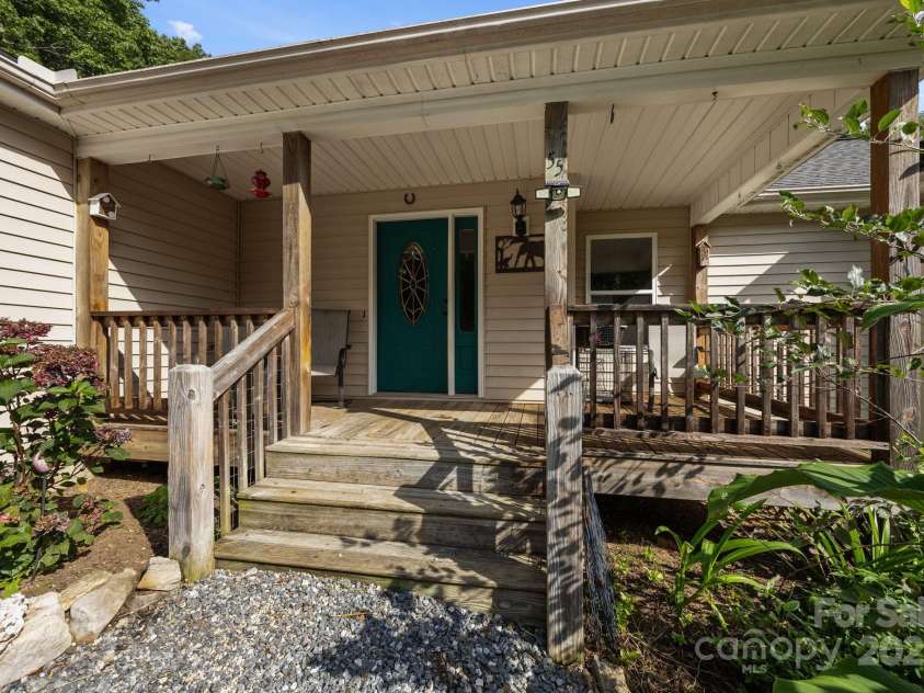 55 Pine Bluff Road, Black Mountain, NC 28792.  MLS# CAR4289403, YatesRealty ID 30583. 