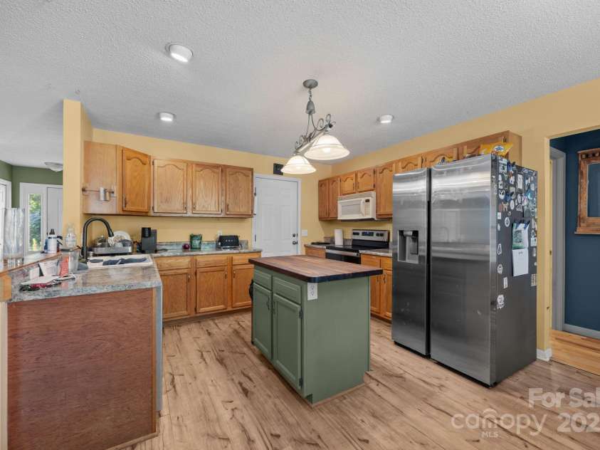 55 Pine Bluff Road, Black Mountain, NC 28792.  MLS# CAR4289403, YatesRealty ID 30583. 