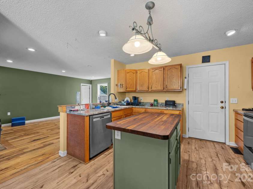 55 Pine Bluff Road, Black Mountain, NC 28792.  MLS# CAR4289403, YatesRealty ID 30583. 