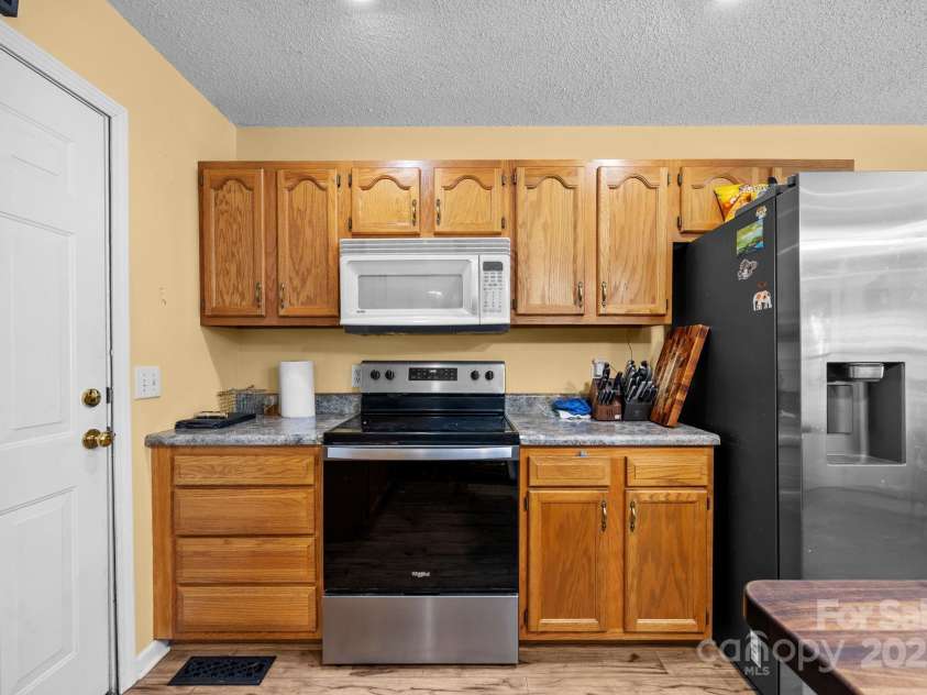 55 Pine Bluff Road, Black Mountain, NC 28792.  MLS# CAR4289403, YatesRealty ID 30583. 