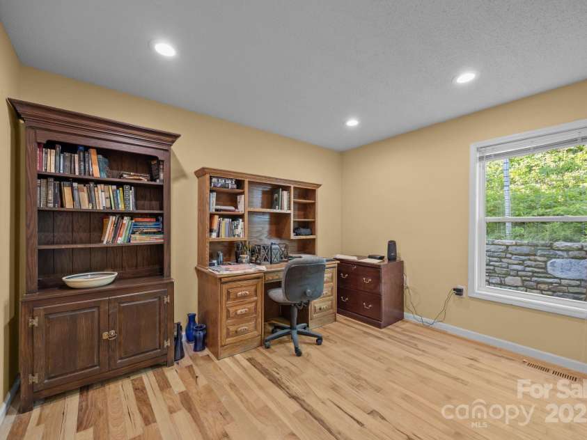 55 Pine Bluff Road, Black Mountain, NC 28792.  MLS# CAR4289403, YatesRealty ID 30583. 