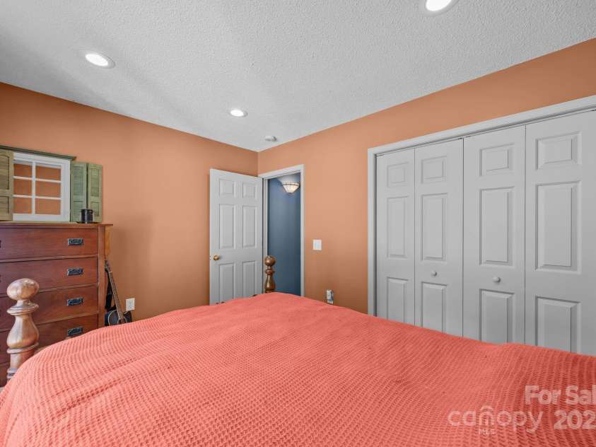 55 Pine Bluff Road, Black Mountain, NC 28792.  MLS# CAR4289403, YatesRealty ID 30583. 