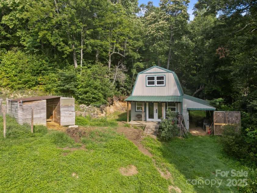 55 Pine Bluff Road, Black Mountain, NC 28792.  MLS# CAR4289403, YatesRealty ID 30583. 