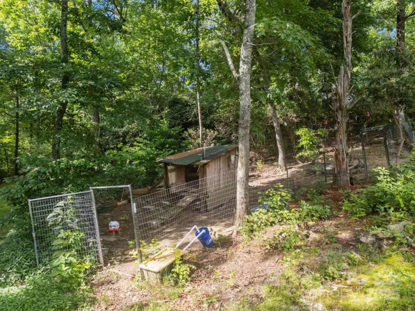55 Pine Bluff Road, Black Mountain, NC 28792.  MLS# CAR4289403, YatesRealty ID 30583. 