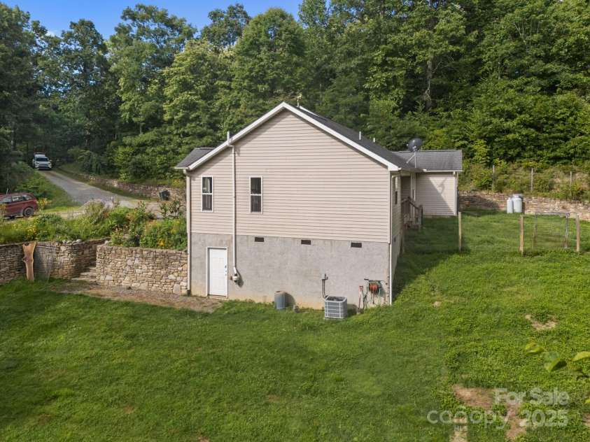55 Pine Bluff Road, Black Mountain, NC 28792.  MLS# CAR4289403, YatesRealty ID 30583. 