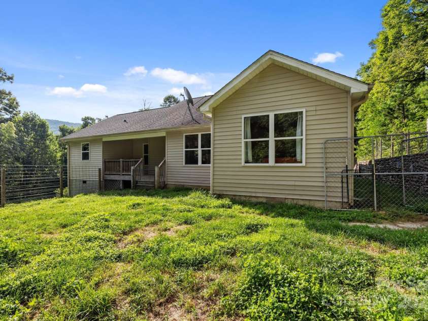 55 Pine Bluff Road, Black Mountain, NC 28792.  MLS# CAR4289403, YatesRealty ID 30583. 