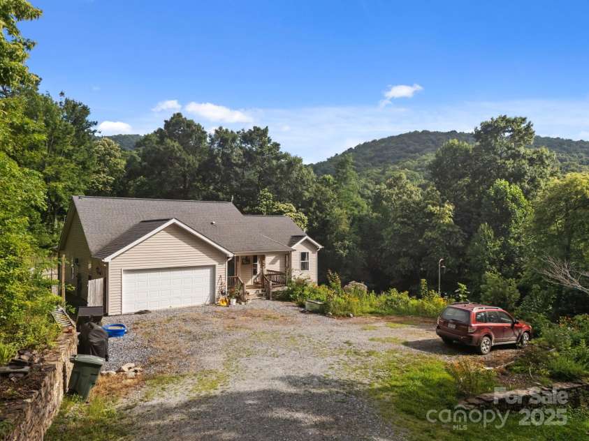 55 Pine Bluff Road, Black Mountain, NC 28792.  MLS# CAR4289403, YatesRealty ID 30583. 