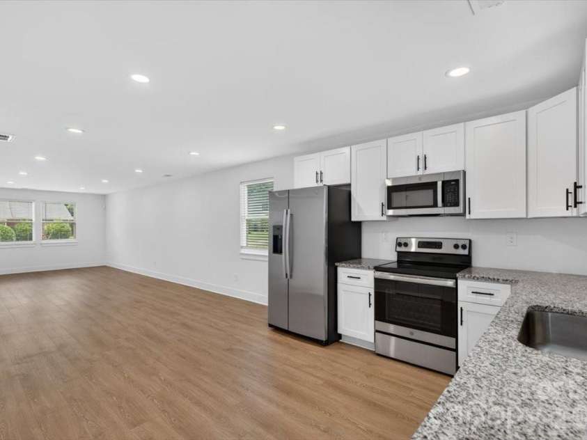 712-714 Evening Shade Lane, Gastonia, NC 28052.  MLS# CAR4393690, YatesRealty ID 30583. Kitchen