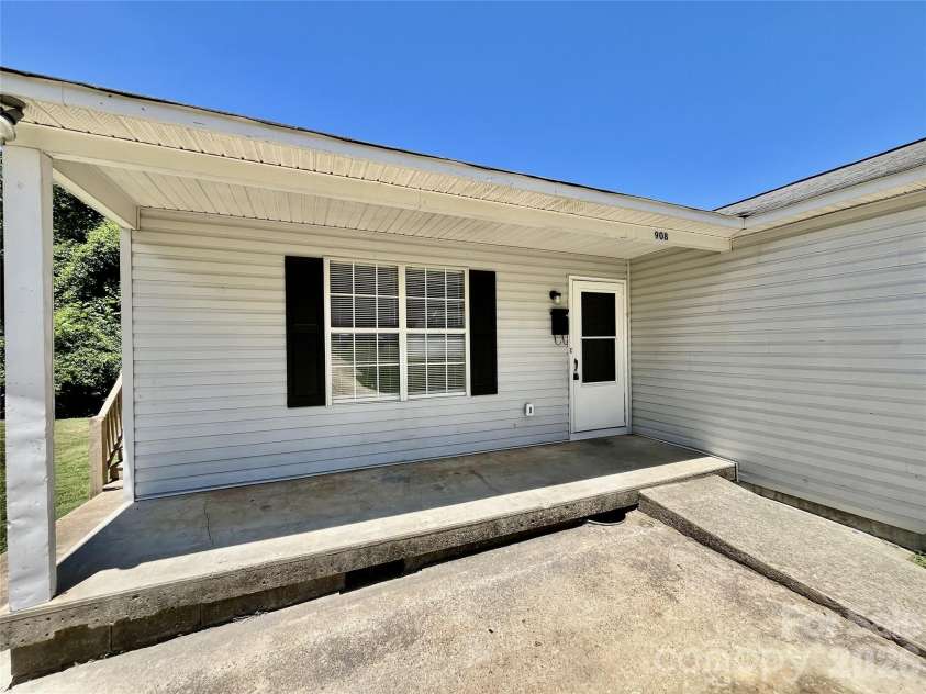 908 Green Street, Salisbury, NC 28144.  MLS# CAR4393782, YatesRealty ID 30584. 