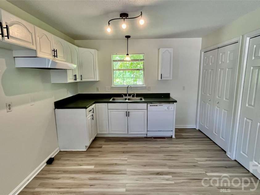 908 Green Street, Salisbury, NC 28144.  MLS# CAR4393782, YatesRealty ID 30584. 